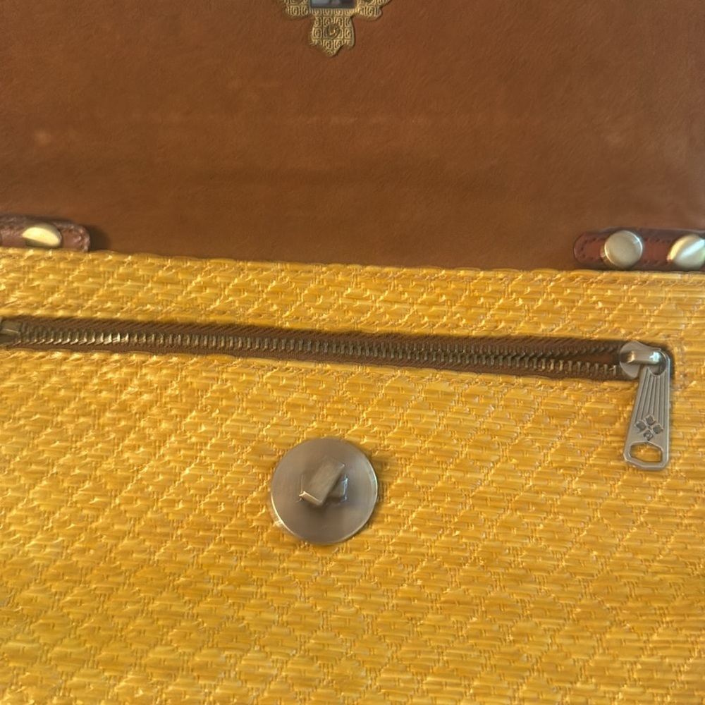 Patricia Nash Gold Woven Leather Crossbody purse Including a license holder - Picture 9 of 9